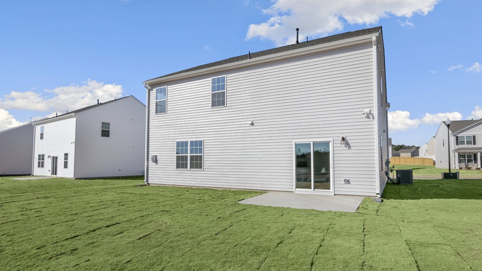 * Photos are not of actual home or interior features and are representative of floor plan only. *