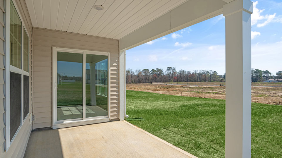 * Photos are not of actual home or interior features and are representative of floor plan only. *