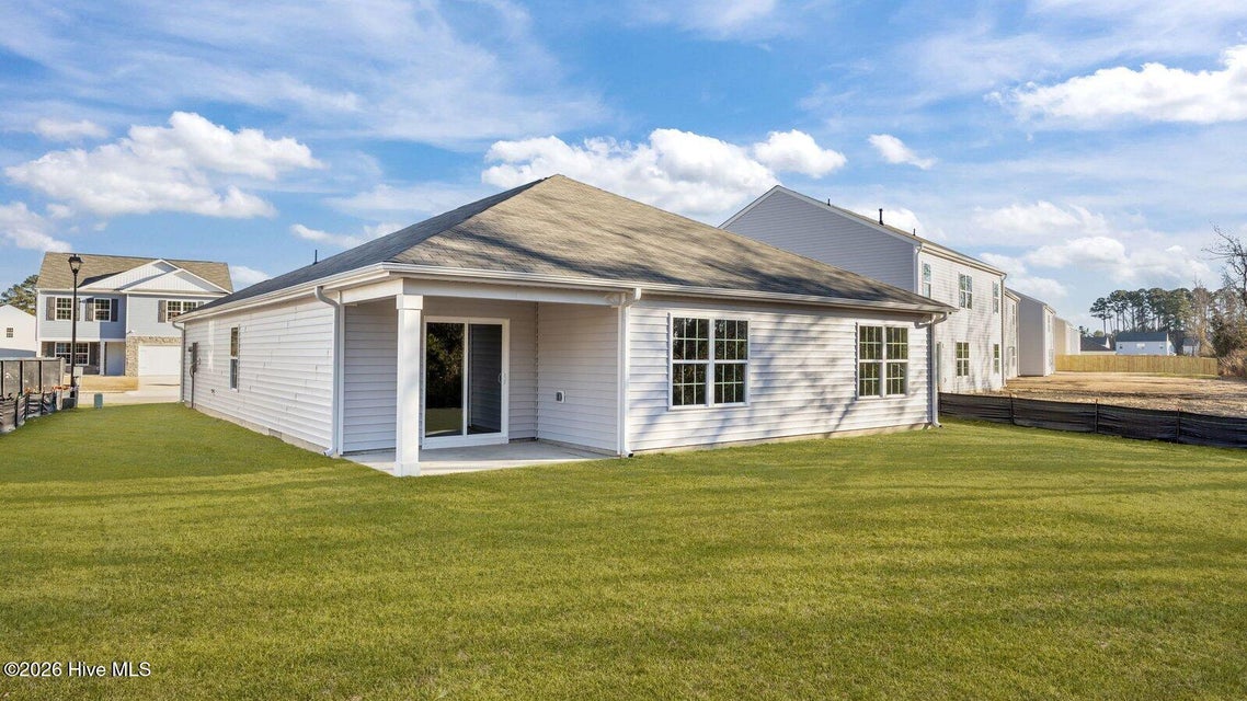 * Photos are not of actual home or interior features and are representative of floor plan only. *