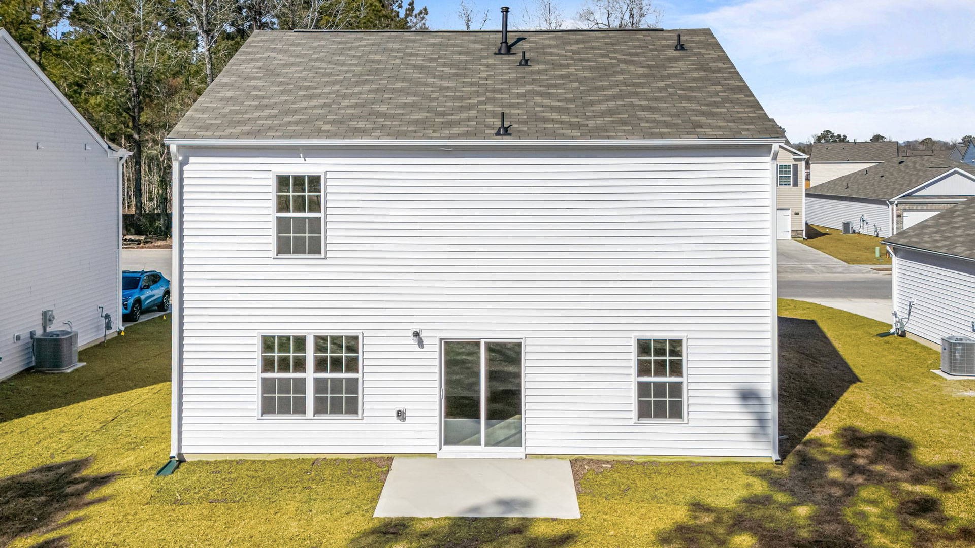 * Photos are not of actual home or interior features and are representative of floor plan only. *