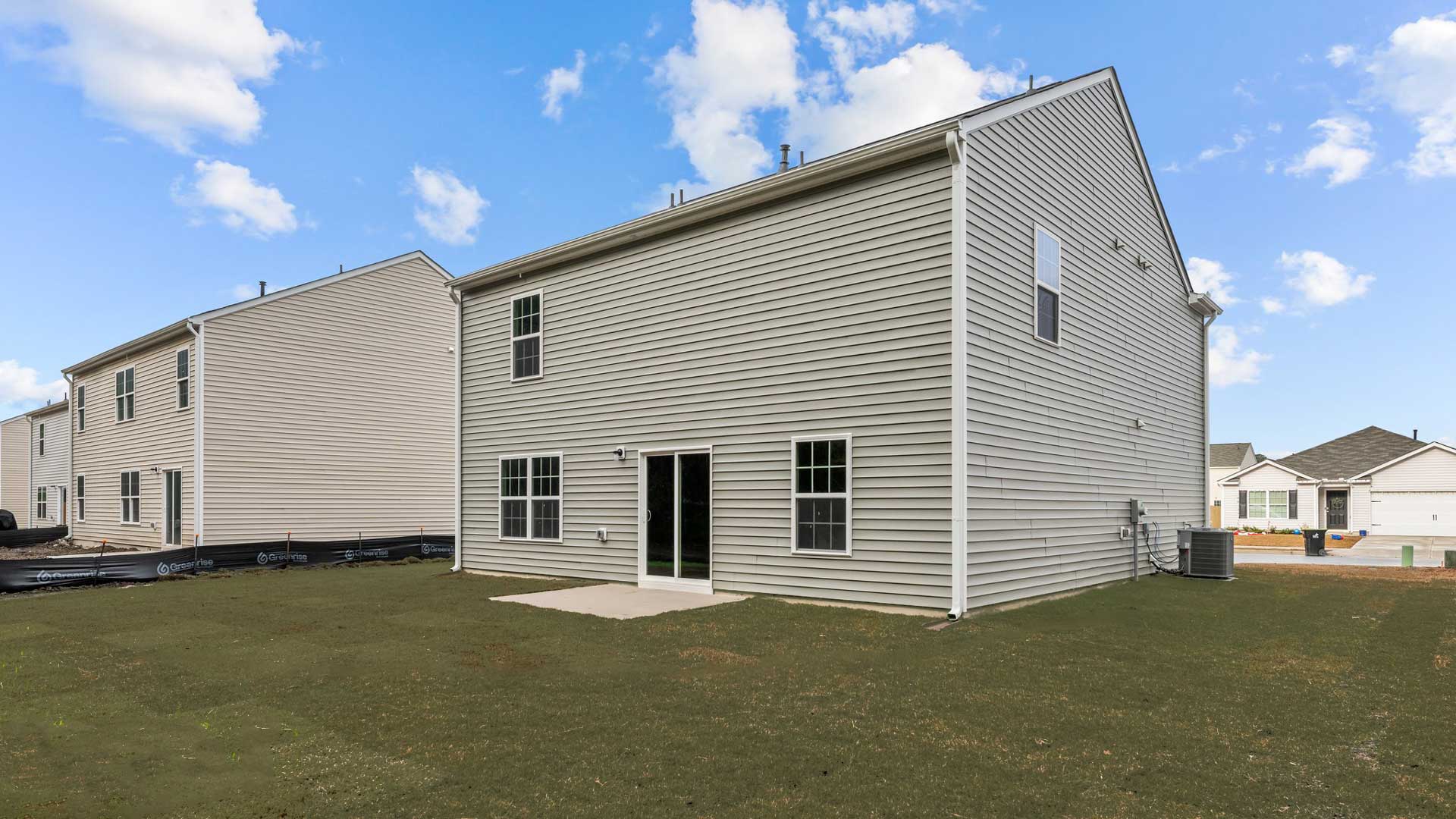 * Photos are not of actual home or interior features and are representative of floor plan only. *