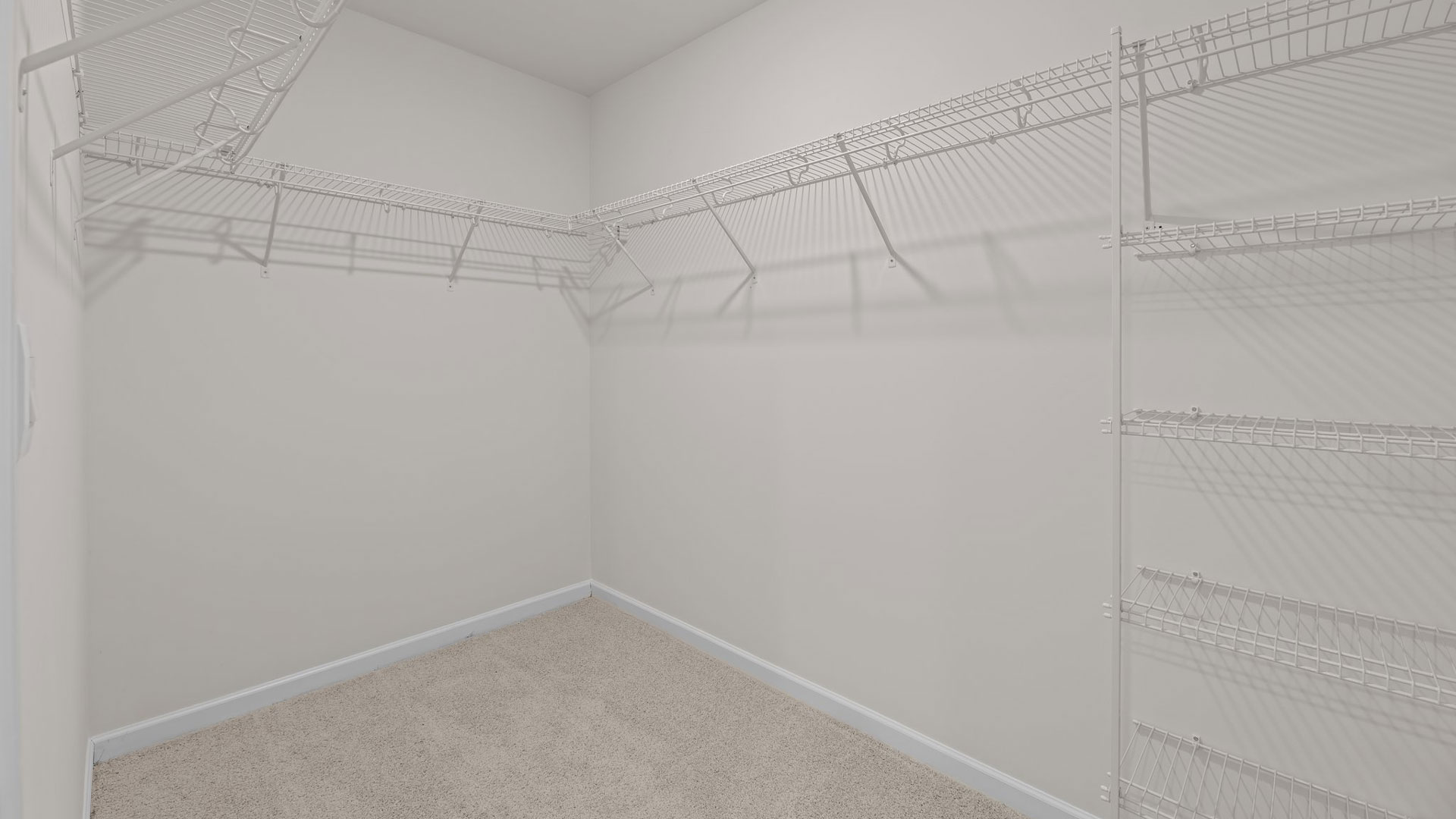 Closet with wire shelving