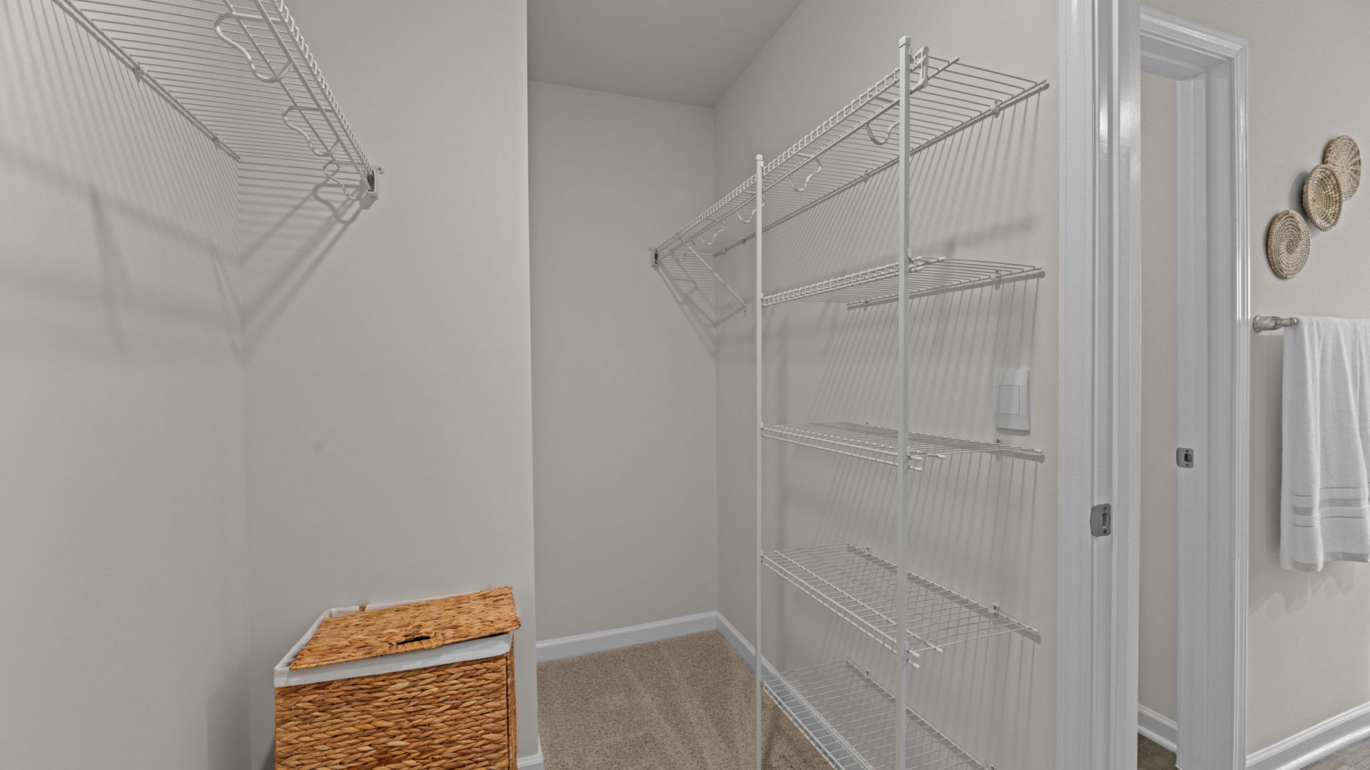 Closet with wire shelving