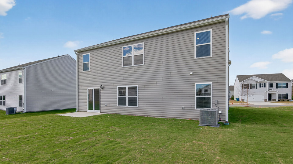 * Photos are not of actual home or interior features and are representative of floor plan only. *