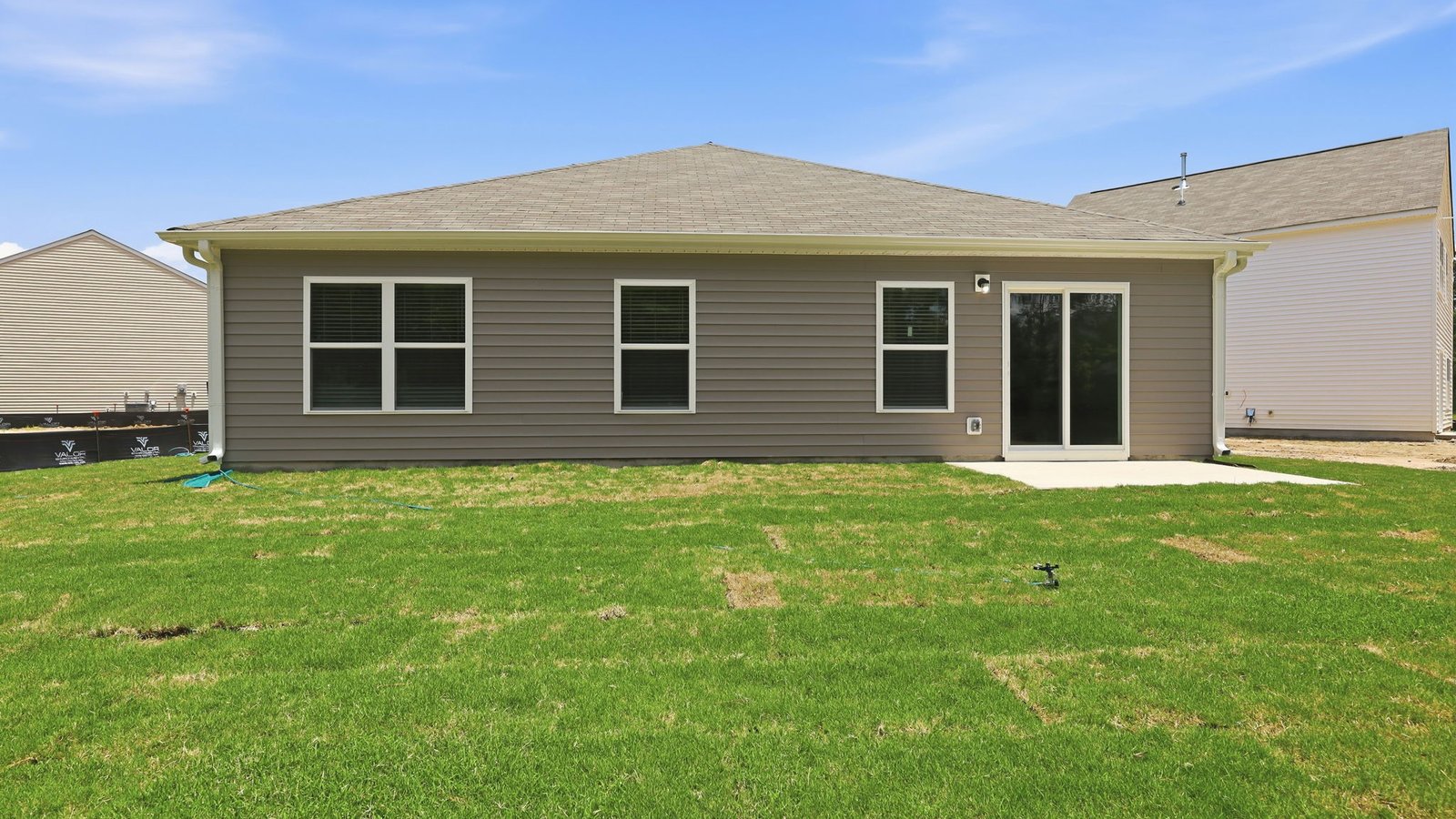 * Photos are not of actual home or interior features and are representative of floor plan only. *