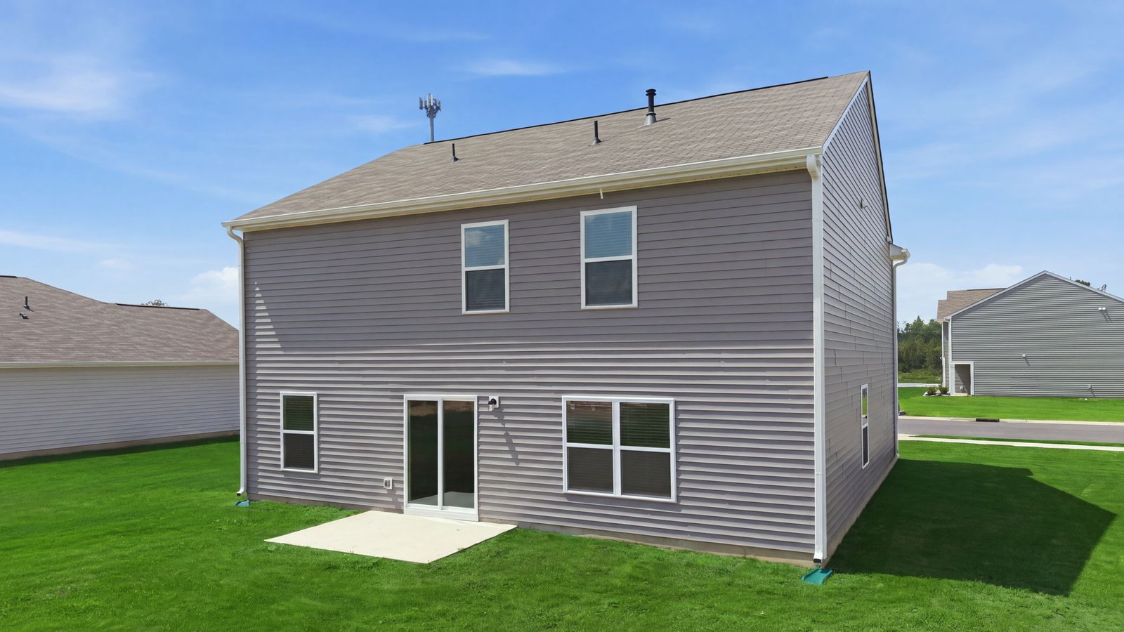 * Photos are not of actual home or interior features and are representative of floor plan only. *