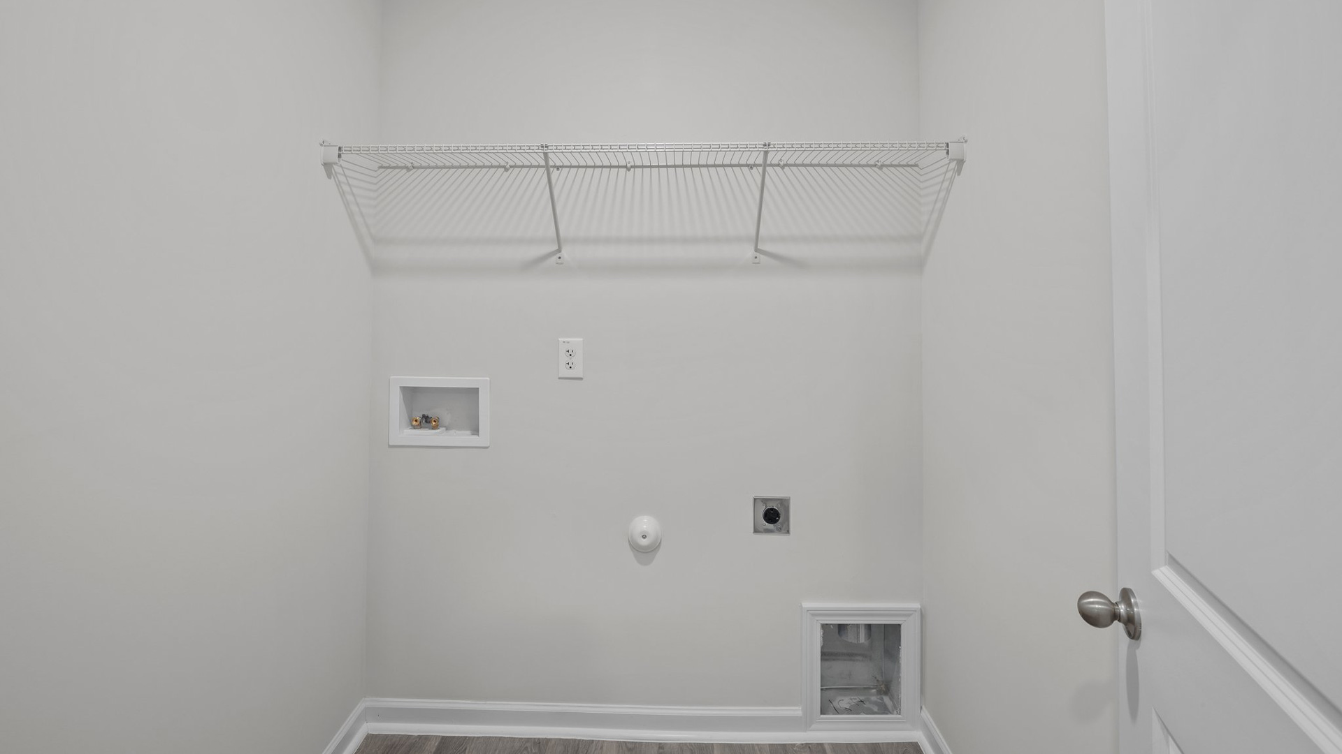 laundry room with washer/dryer hookups