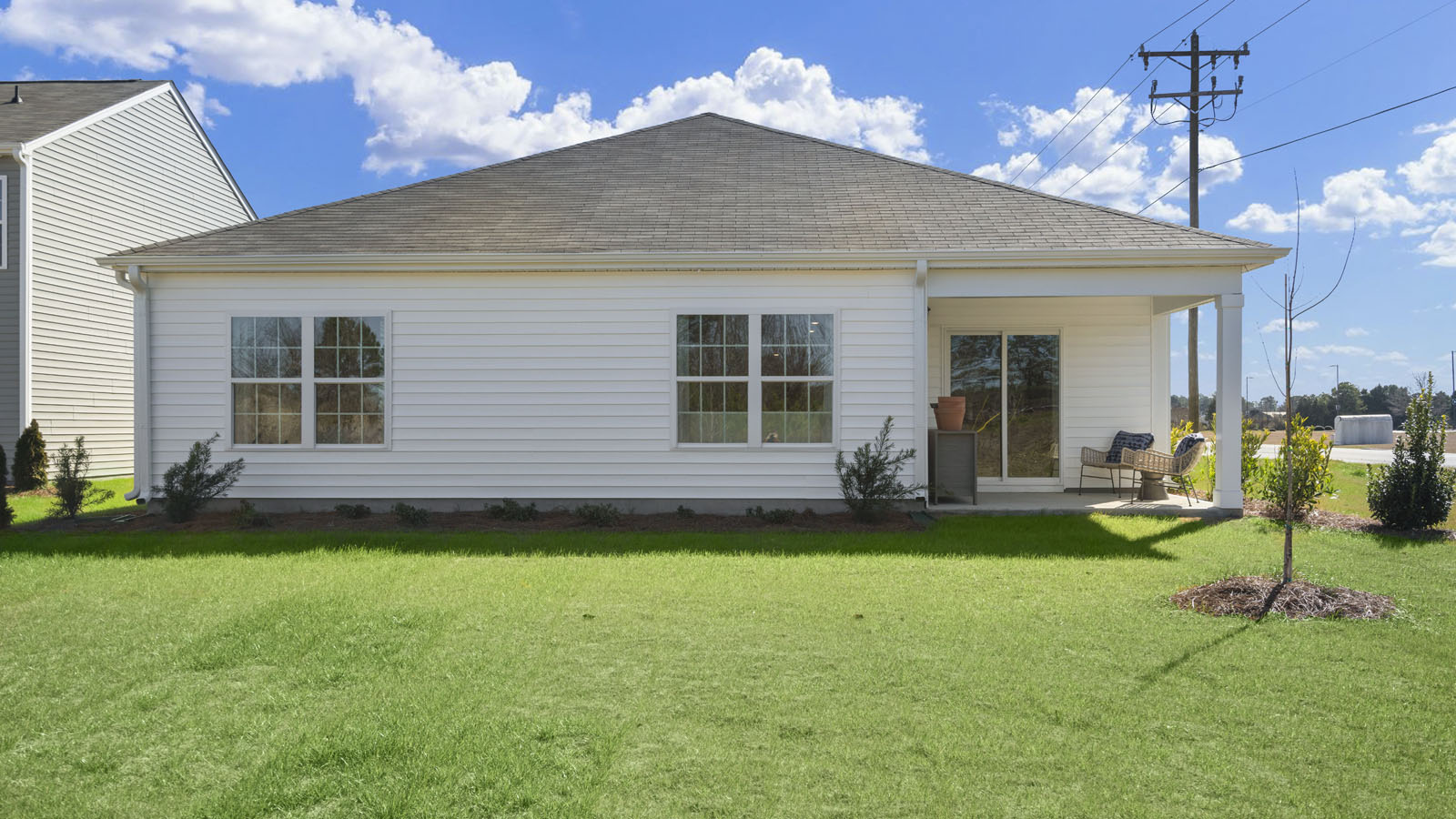 * Photos are not of actual home or interior features and are representative of floor plan only. *