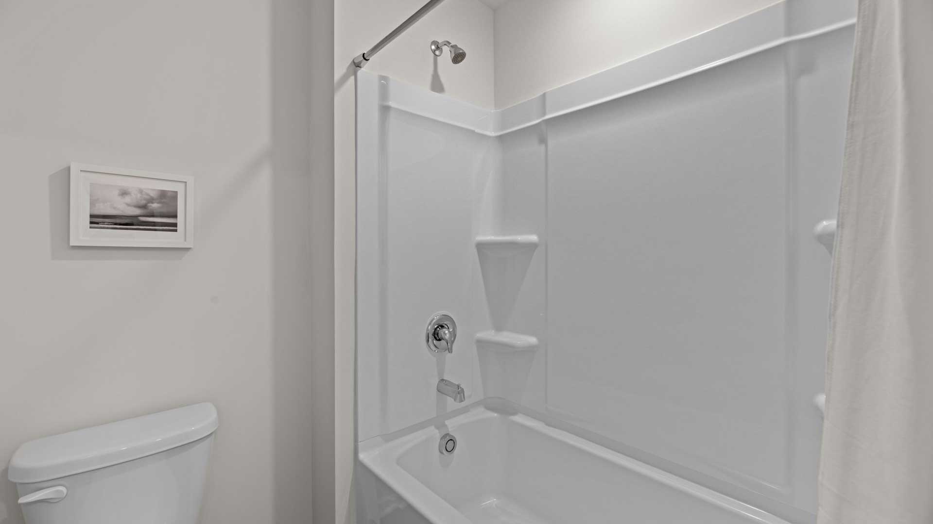 tub/shower in full bathroom