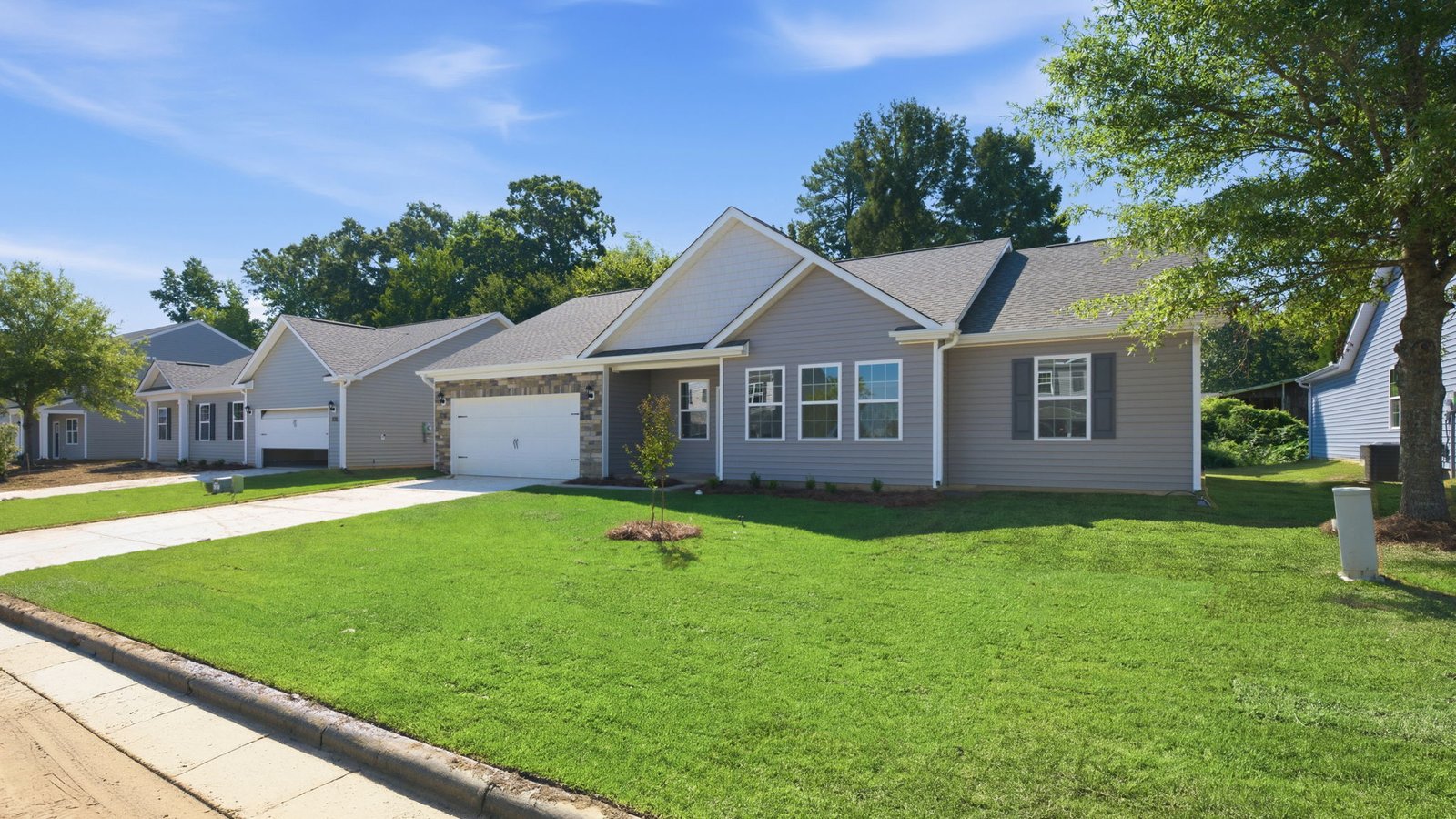 exterior of front of home and front yard