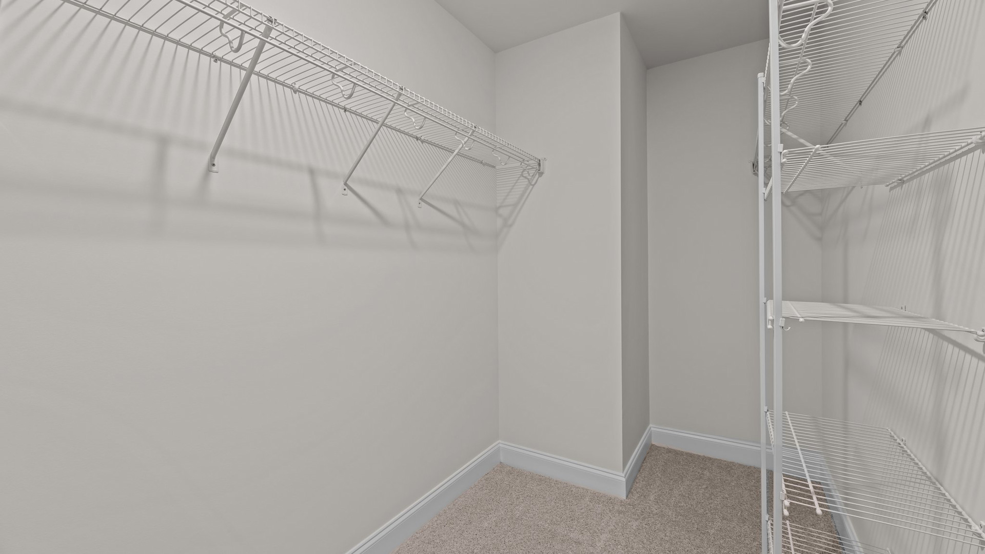 Closet with wire shelving