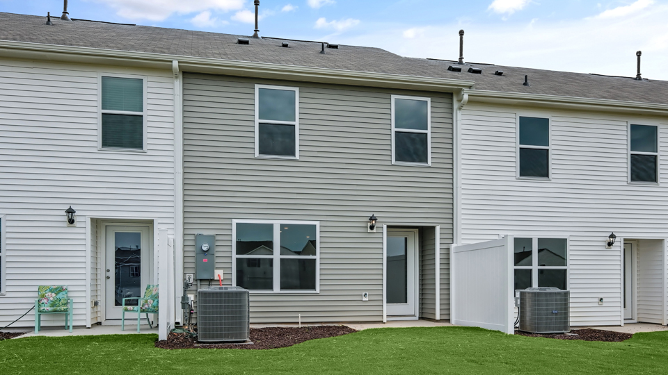 * Photos are not of actual home or interior features and are representative of floor plan only. *