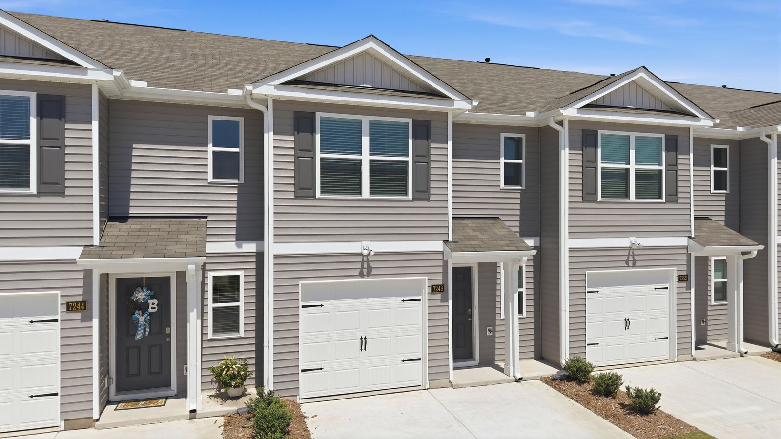 7245 Longleaf Road exterior