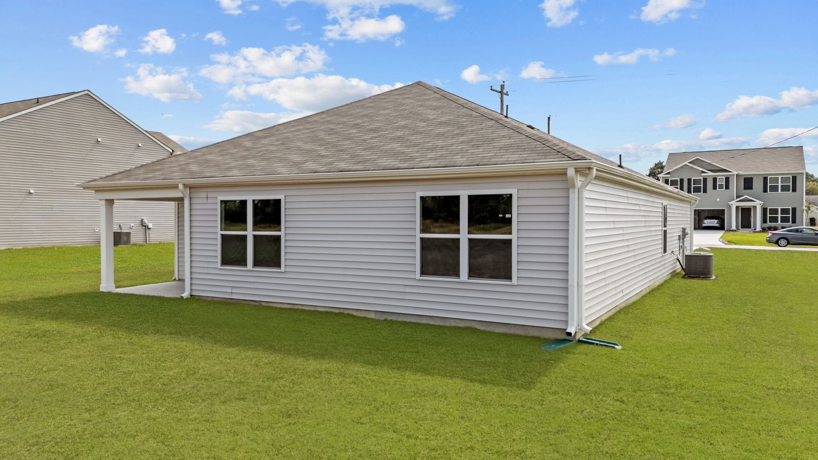 * Photos are not of actual home or interior features and are representative of floor plan only. *