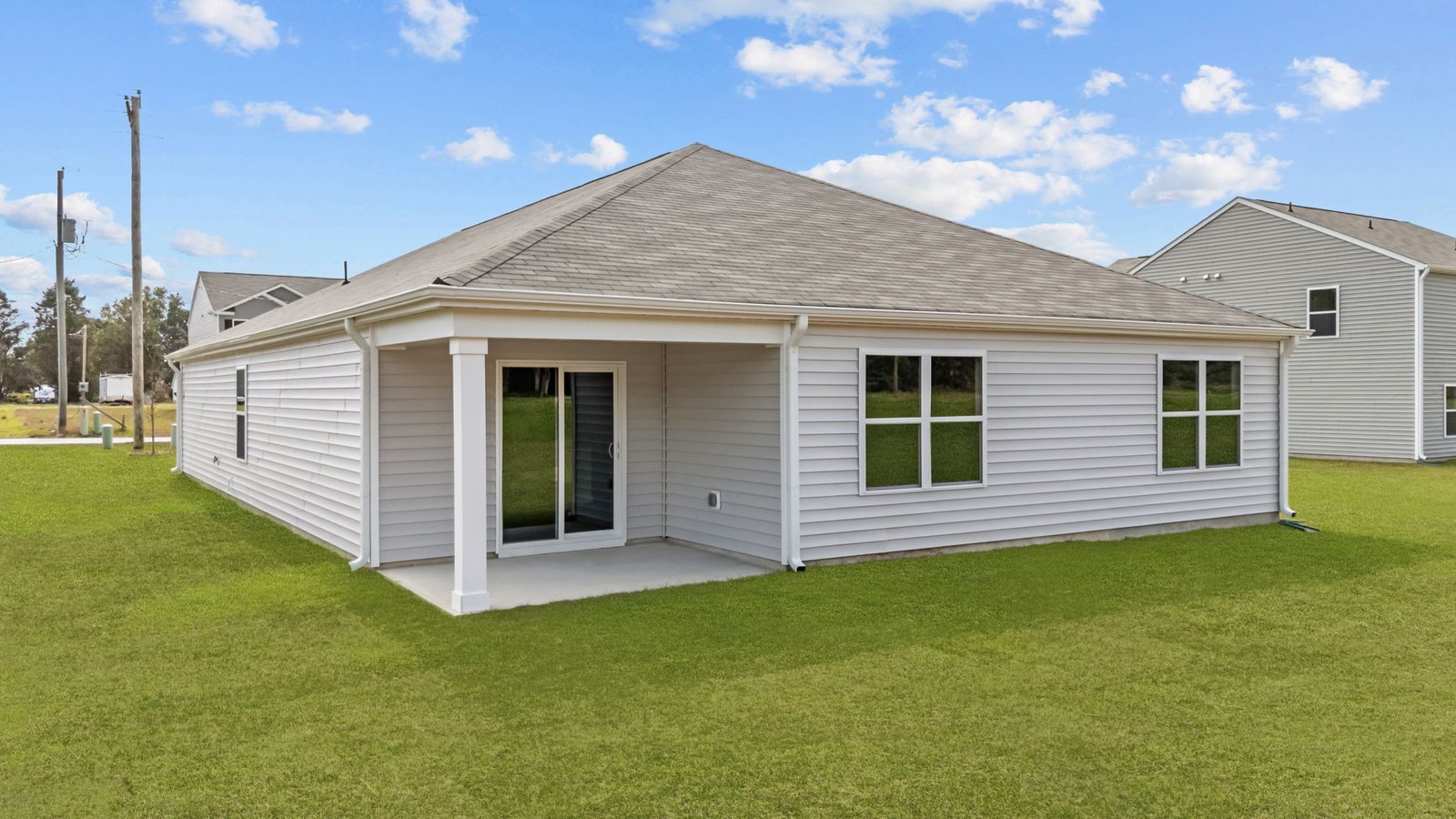 * Photos are not of actual home or interior features and are representative of floor plan only. *