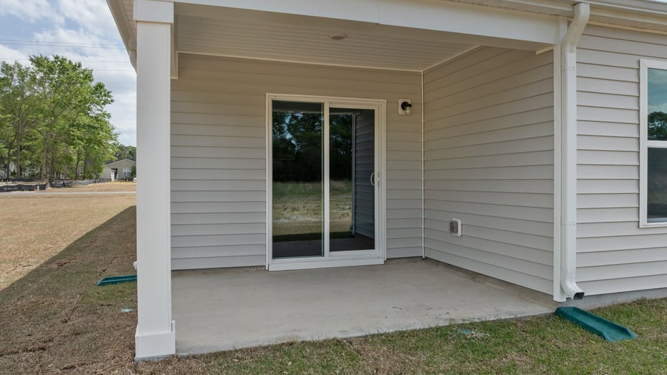 * Photos are not of actual home or interior features and are representative of floor plan only. *