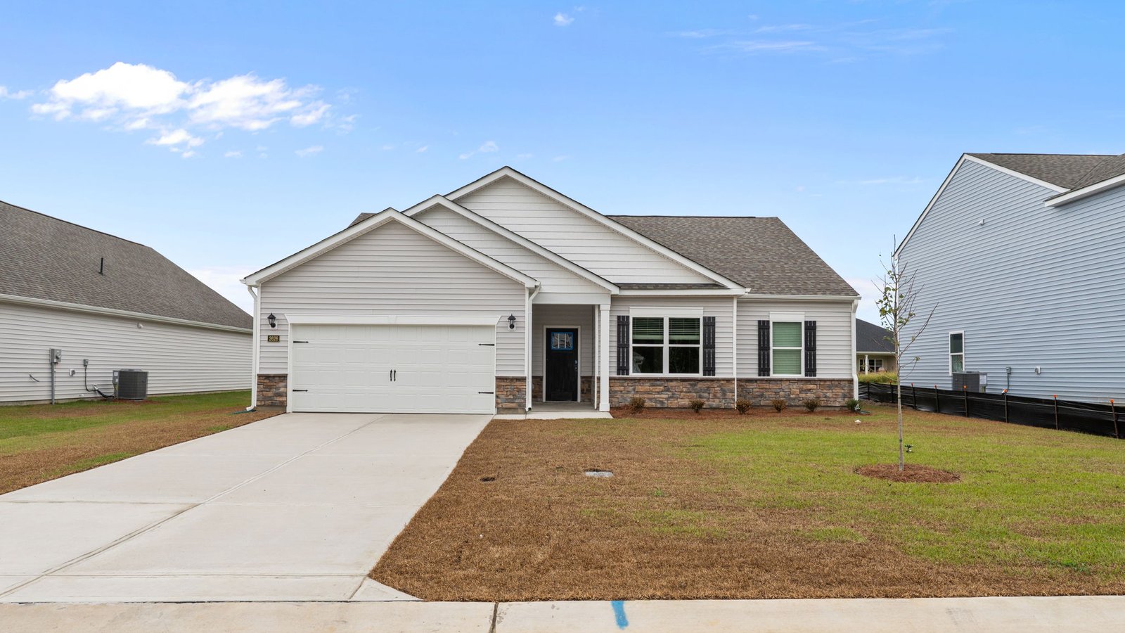 * Photos are not of actual home or interior features and are representative of floor plan only. *