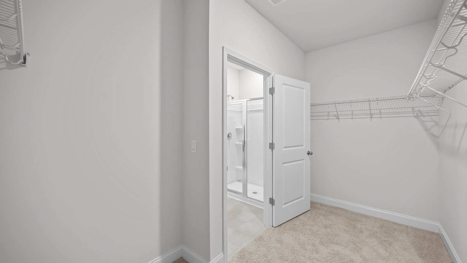 Closet with wire shelving