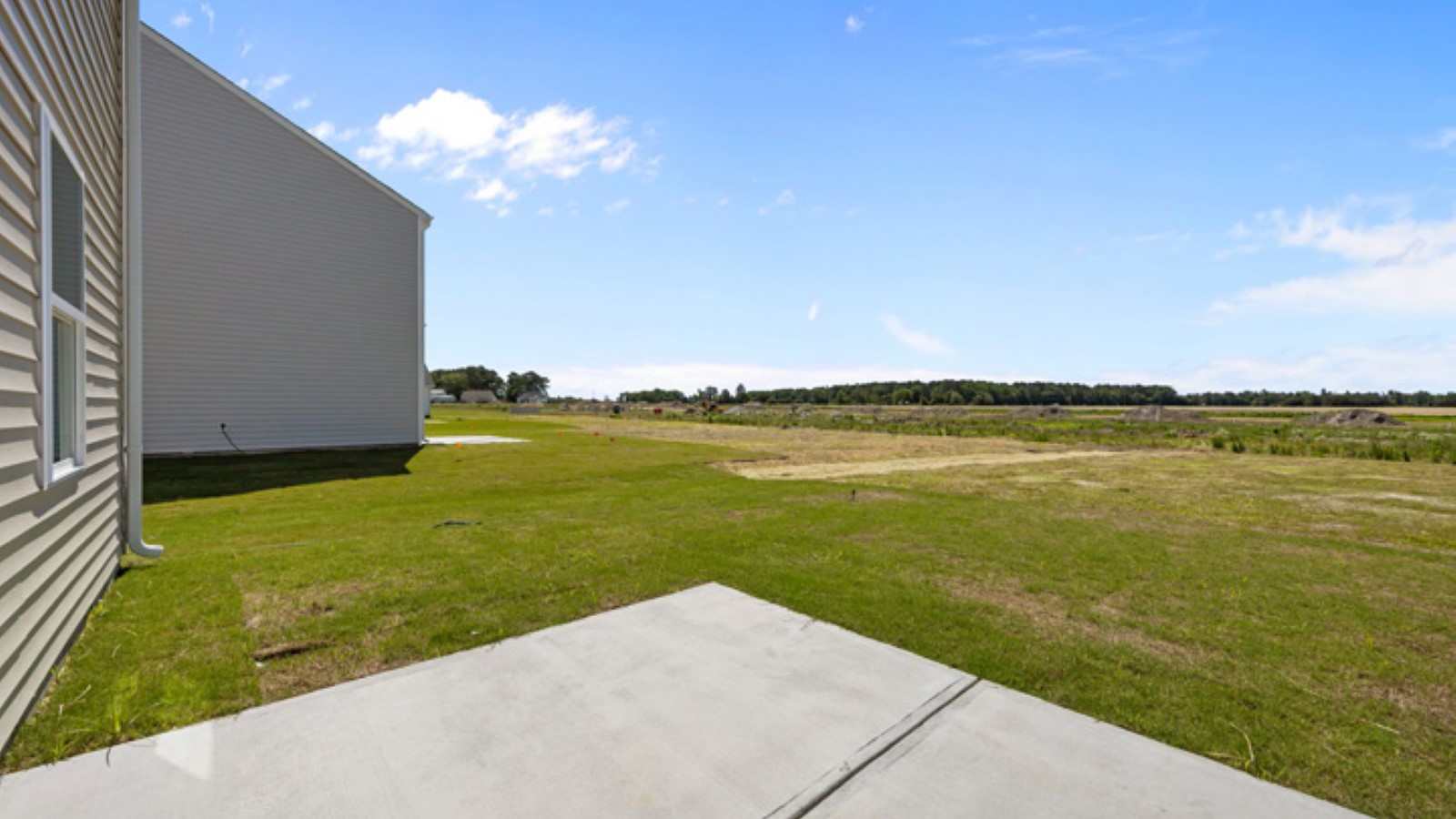 * Photos are not of actual home or interior features and are representative of floor plan only. *