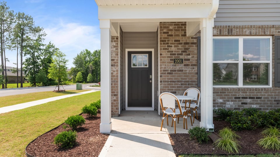 * Photos are not of actual home or interior features and are representative of floor plan only. *