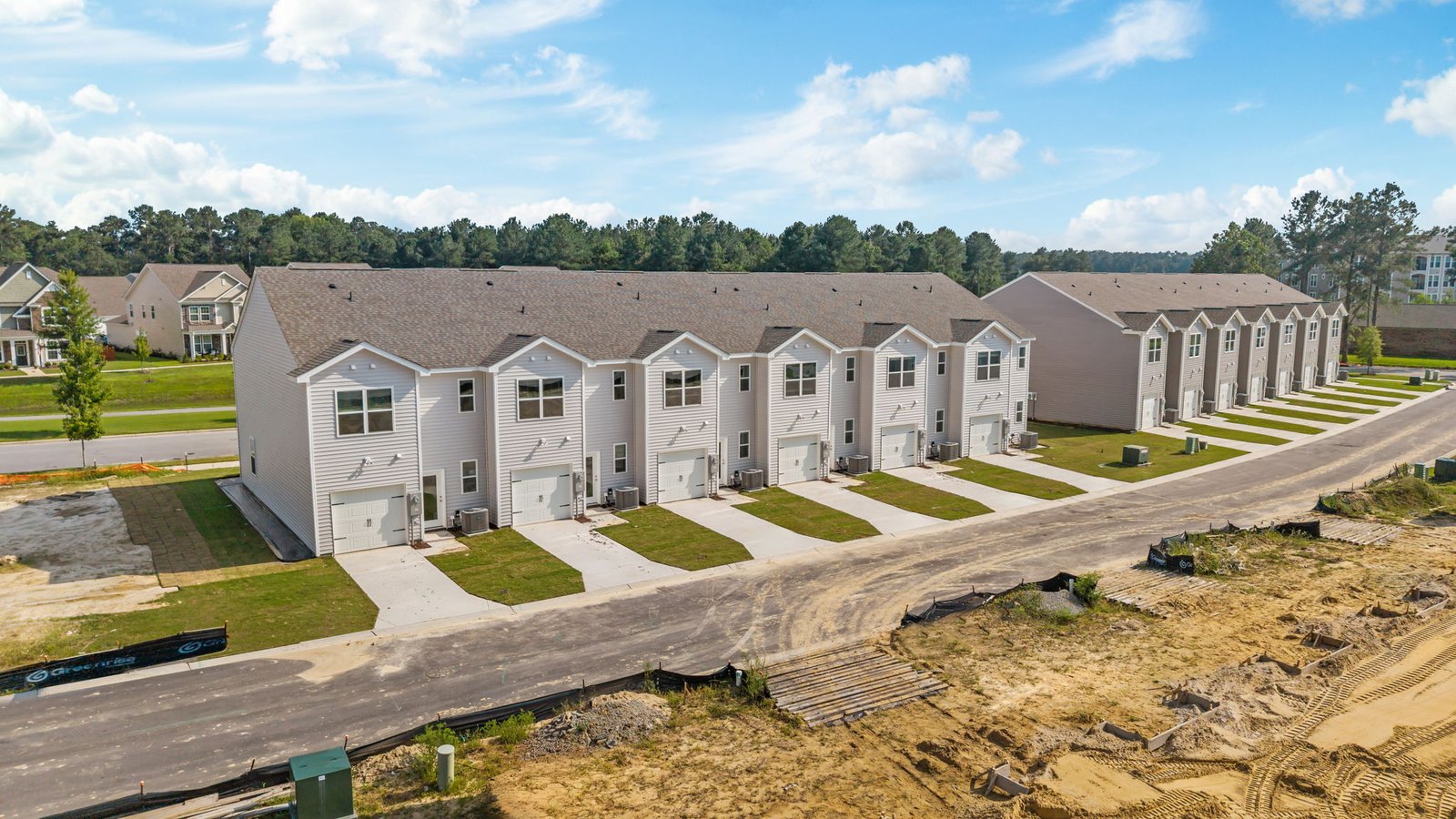 * Photos are not of actual home or interior features and are representative of floor plan only. *
