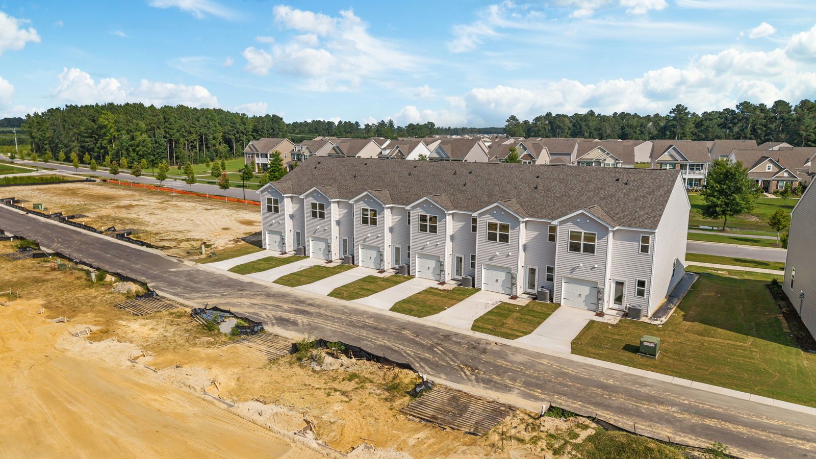 * Photos are not of actual home or interior features and are representative of floor plan only. *