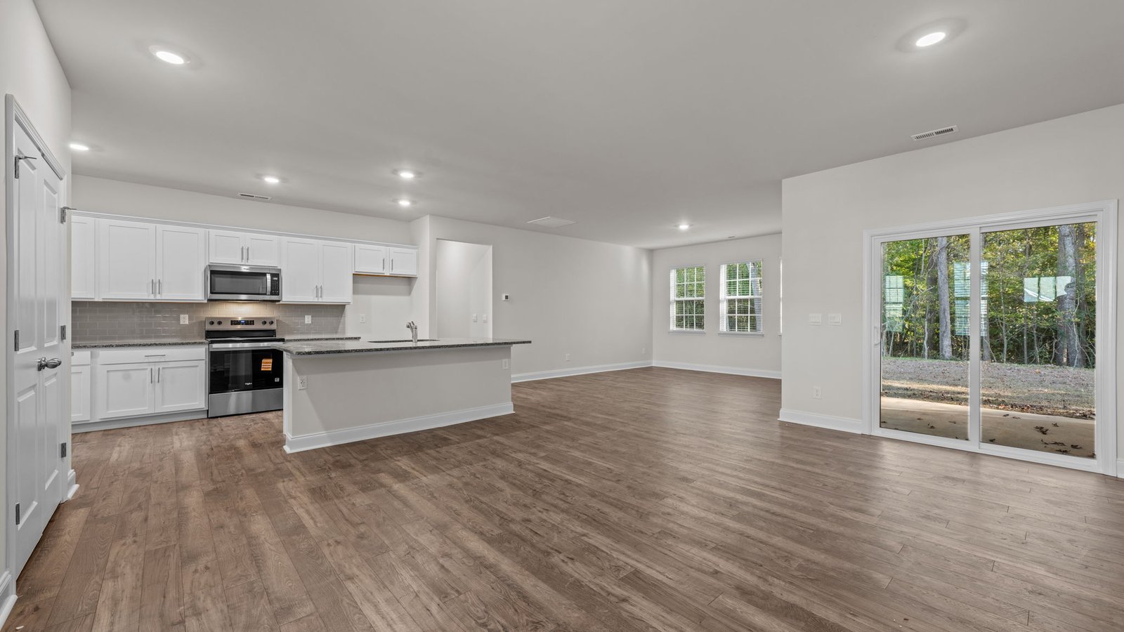 open floorplan kitchen / living room
