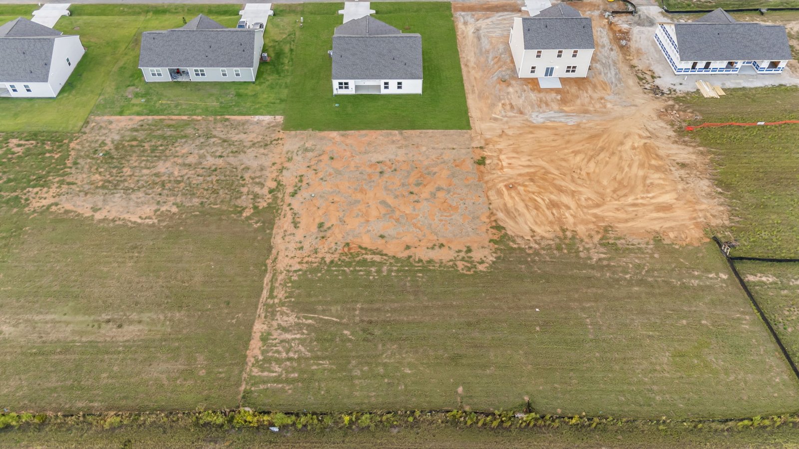 * Photos are not of actual home or interior features and are representative of floor plan only. *