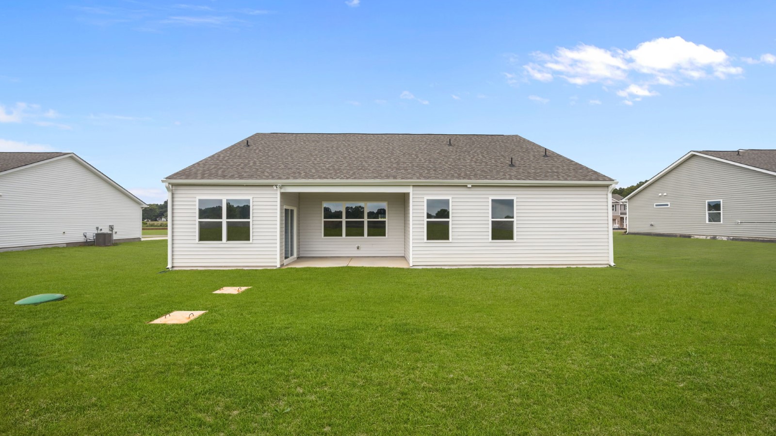 * Photos are not of actual home or interior features and are representative of floor plan only. *