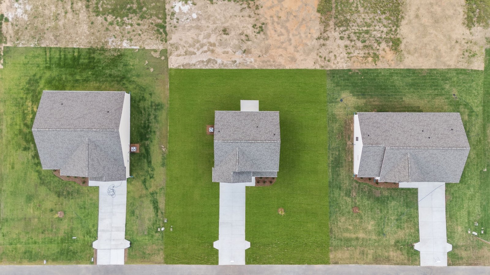 * Photos are not of actual home or interior features and are representative of floor plan only. *