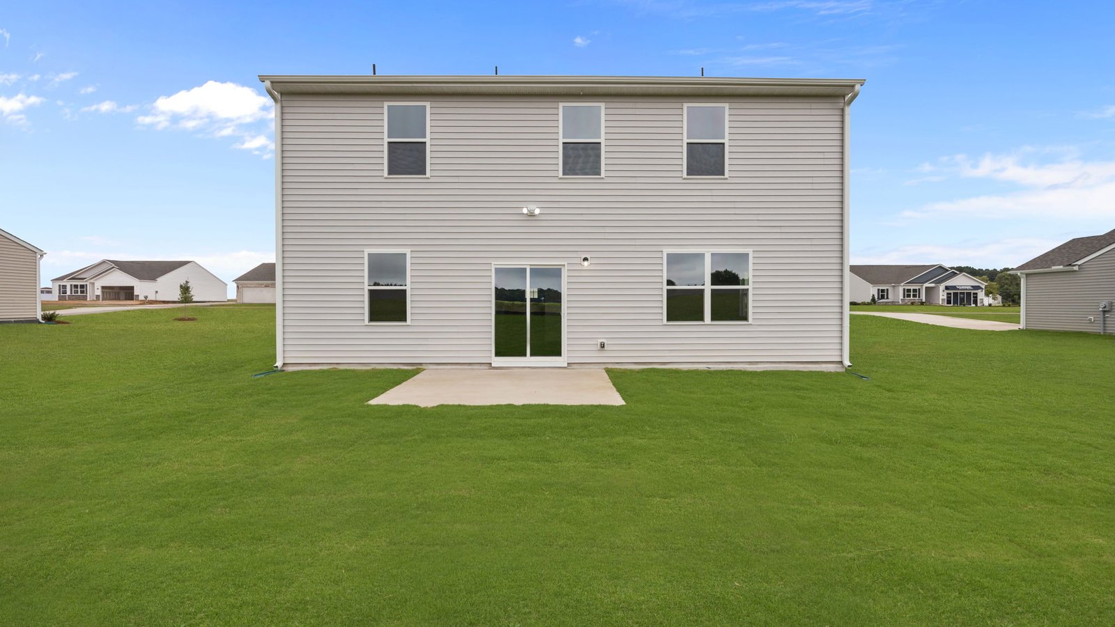 * Photos are not of actual home or interior features and are representative of floor plan only. *