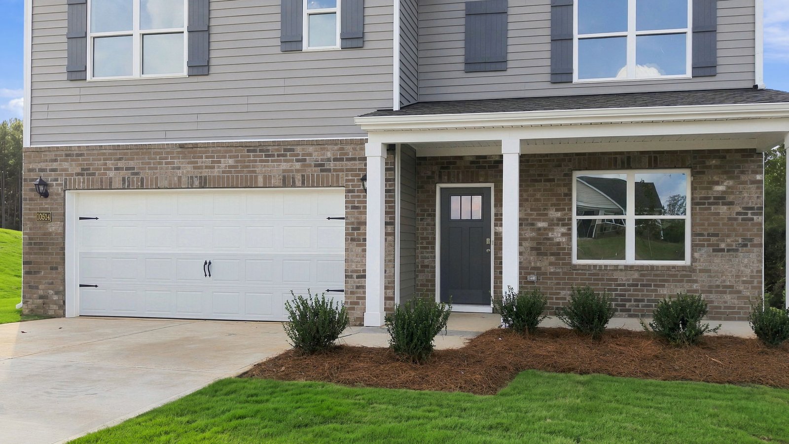 view of covered front porch