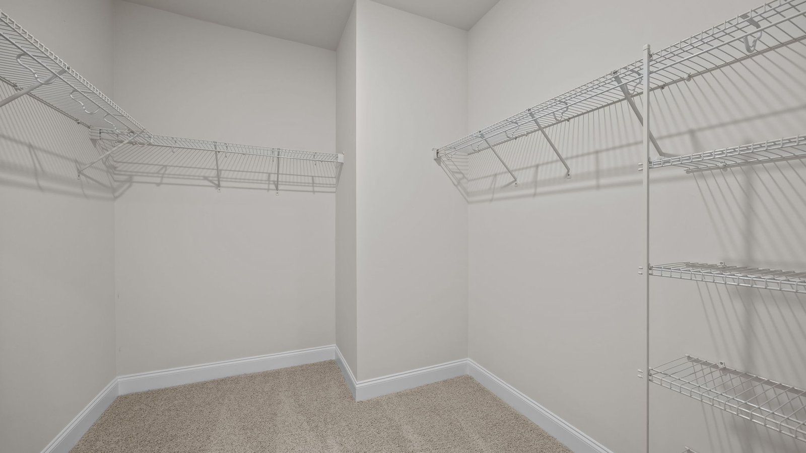 Closet with wire shelving