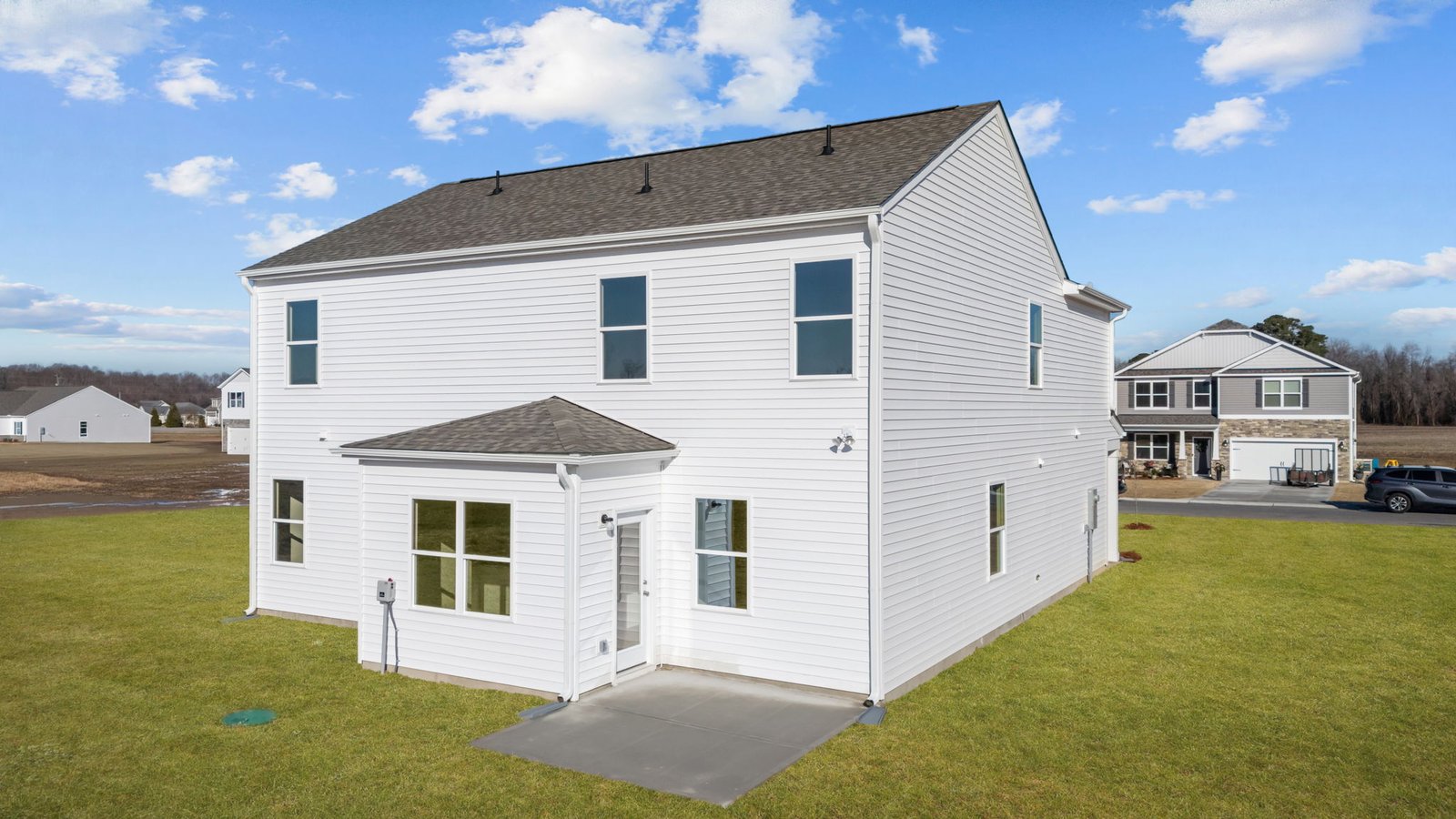 * Photos are not of actual home or interior features and are representative of floor plan only. *