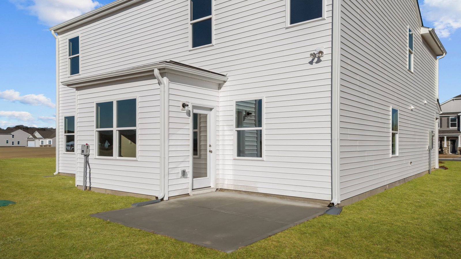 * Photos are not of actual home or interior features and are representative of floor plan only. *