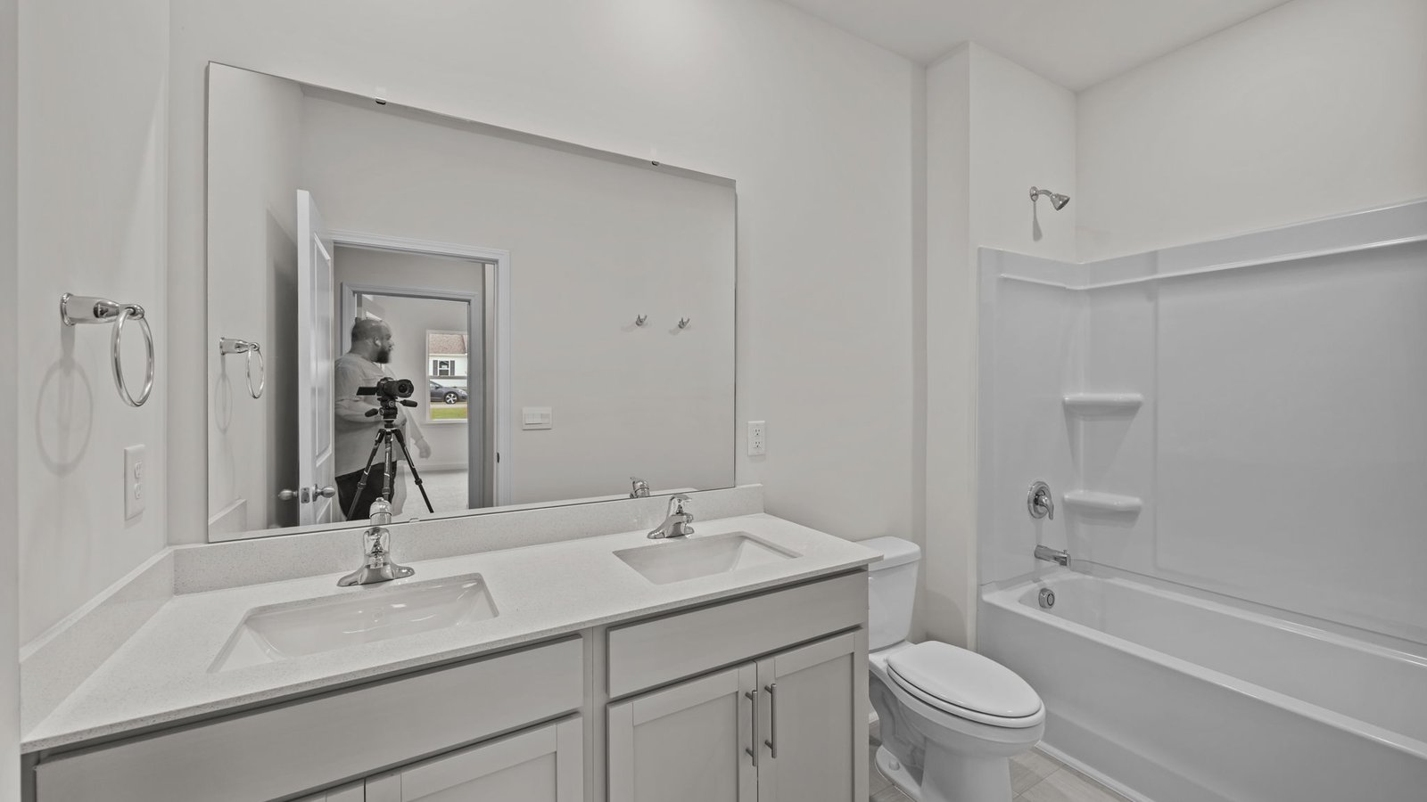secondary bathroom