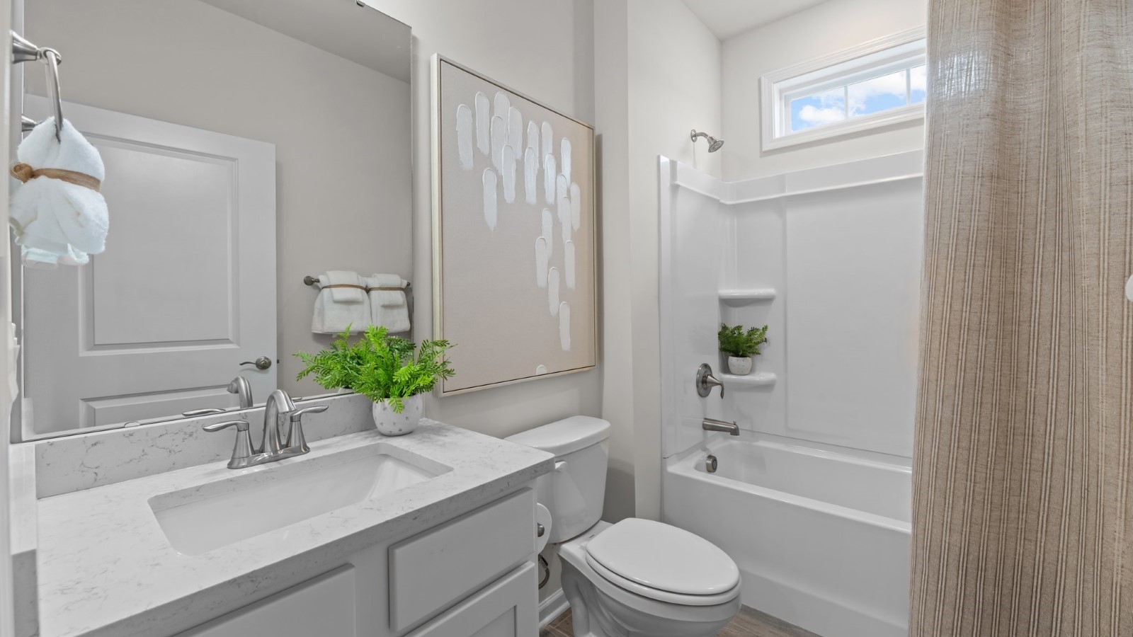 * Photos are not of actual home or interior features and are representative of floor plan only. *