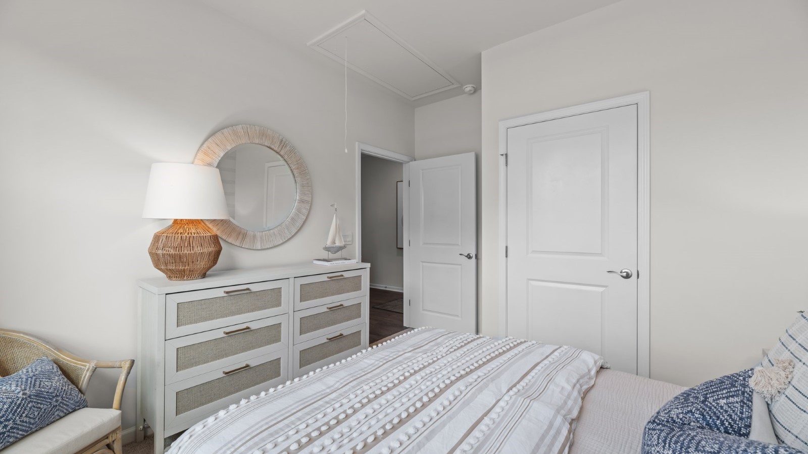 * Photos are not of actual home or interior features and are representative of floor plan only. *