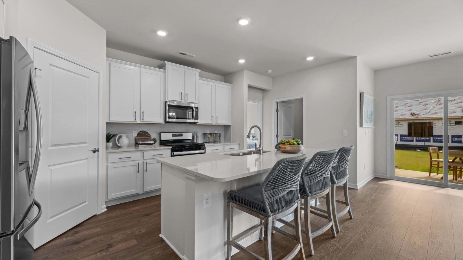 * Photos are not of actual home or interior features and are representative of floor plan only. *