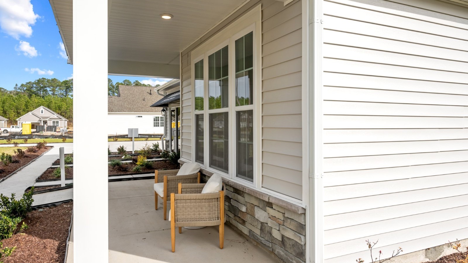 * Photos are not of actual home or interior features and are representative of floor plan only. *