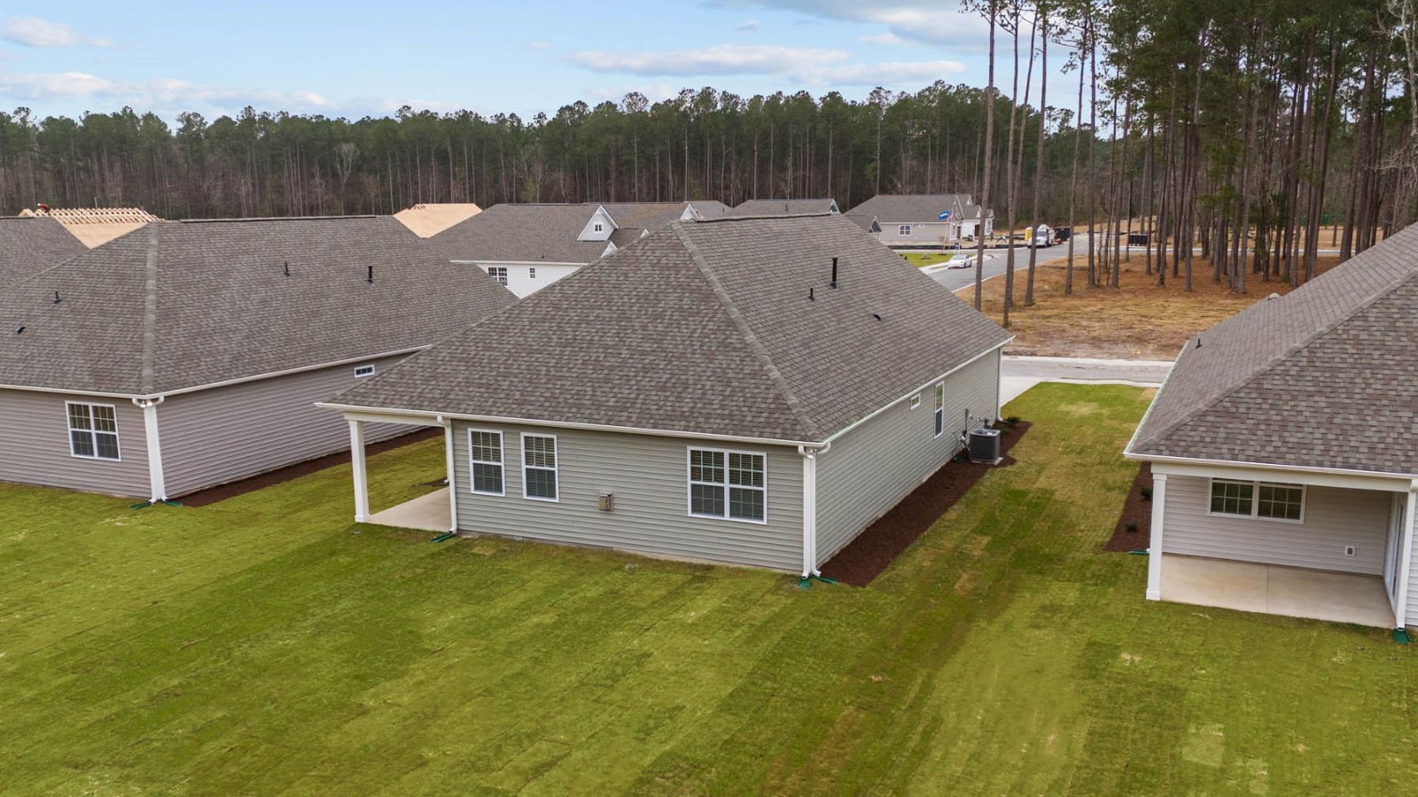 * Photos are not of actual home or interior features and are representative of floor plan only. *