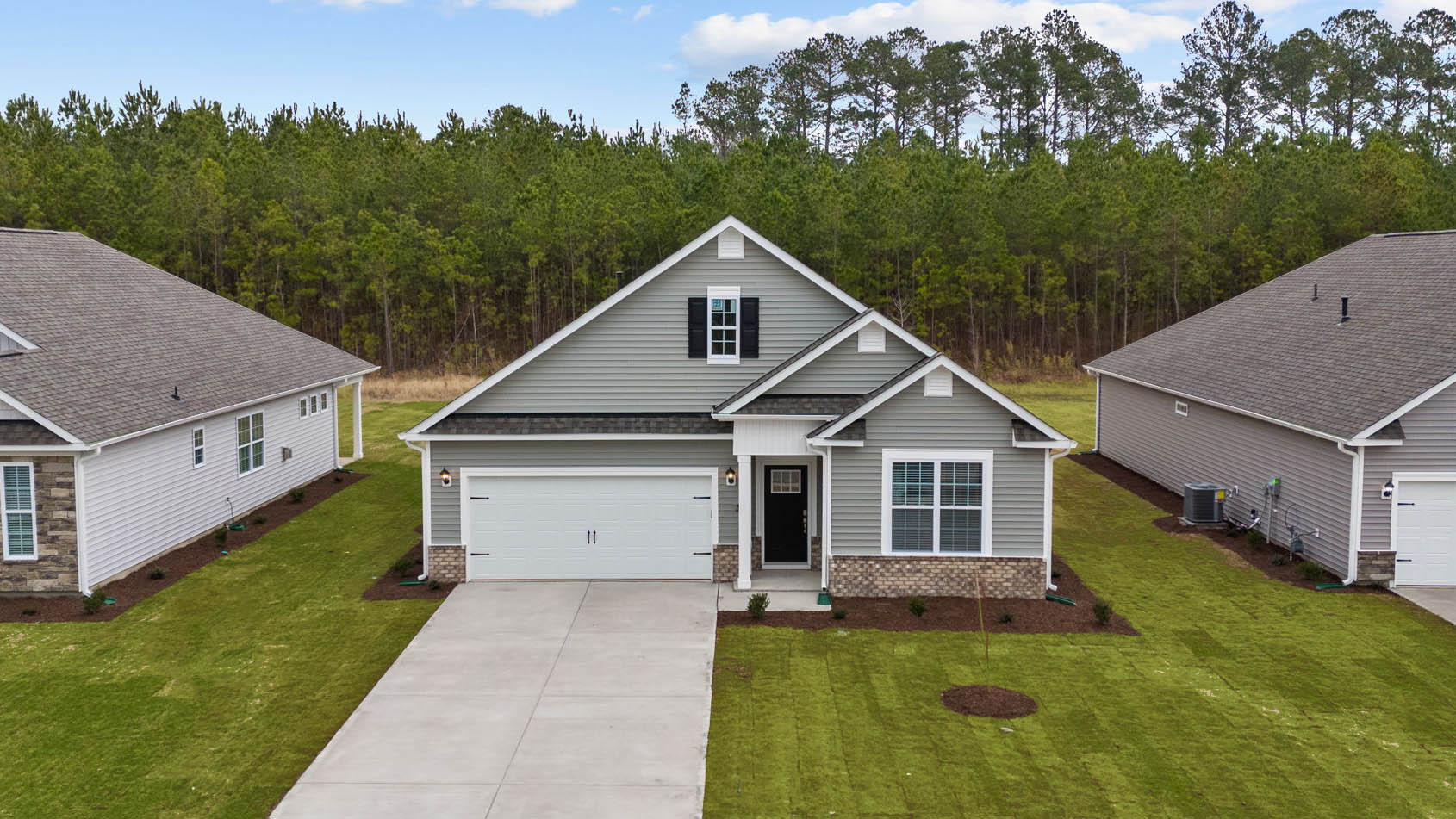 * Photos are not of actual home or interior features and are representative of floor plan only. *