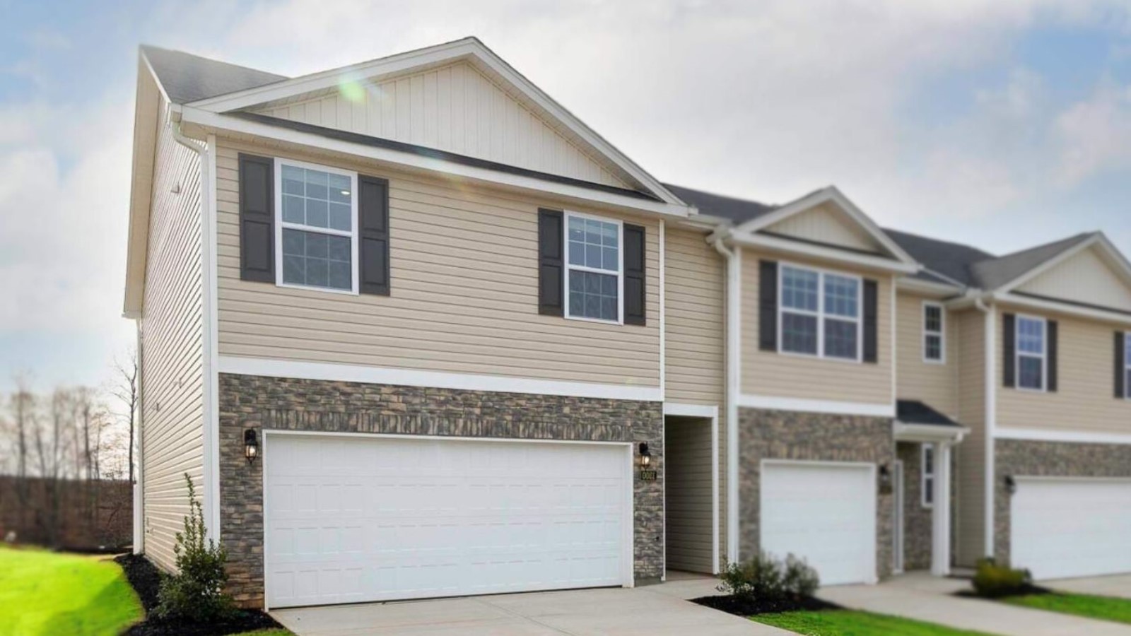 * Photos are not of actual home or interior features and are representative of floor plan only. *