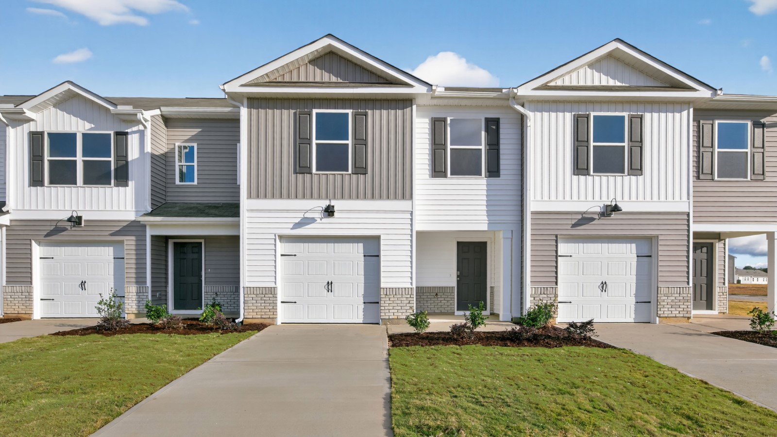 * Photos are not of actual home or interior features and are representative of floor plan only. *