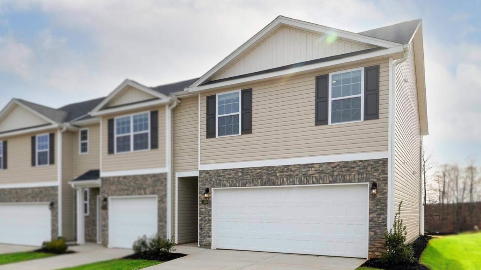* Photos are not of actual home or interior features and are representative of floor plan only. *