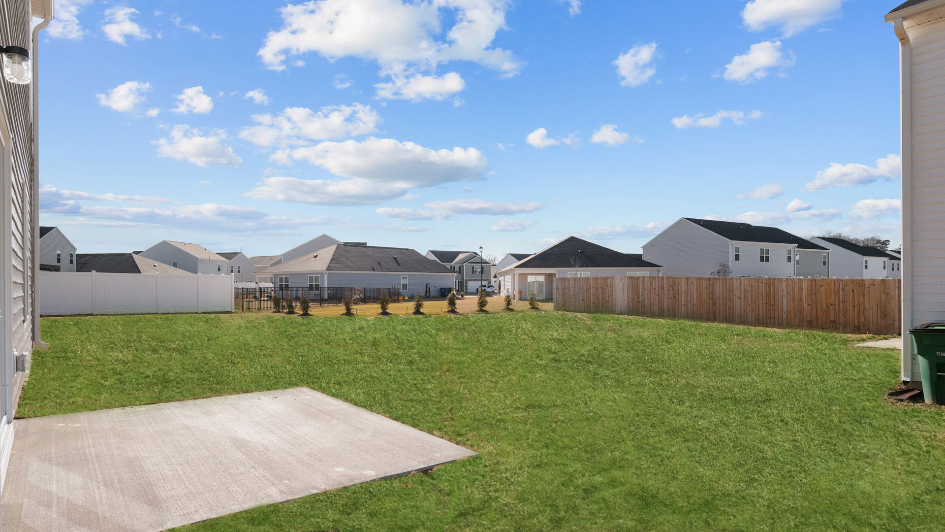 * Photos are not of actual home or interior features and are representative of floor plan only. *