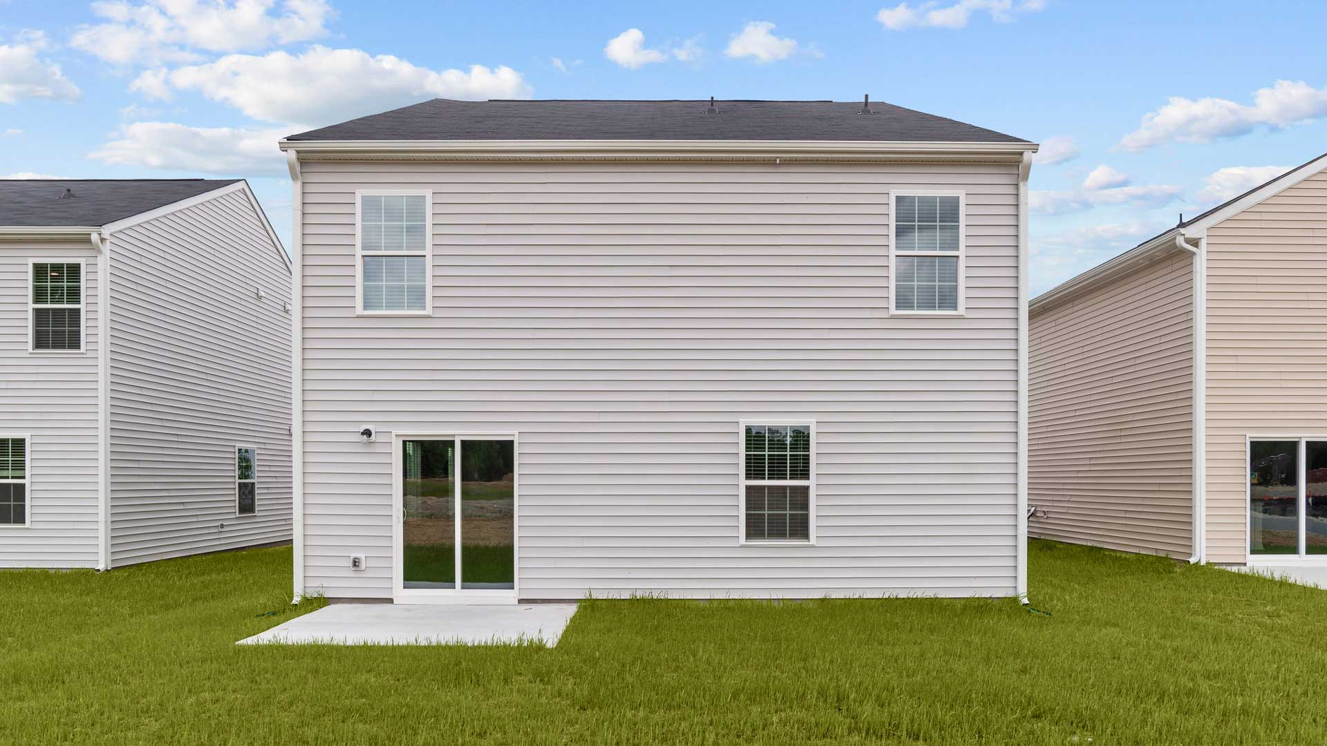 * Photos are not of actual home or interior features and are representative of floor plan only. *
