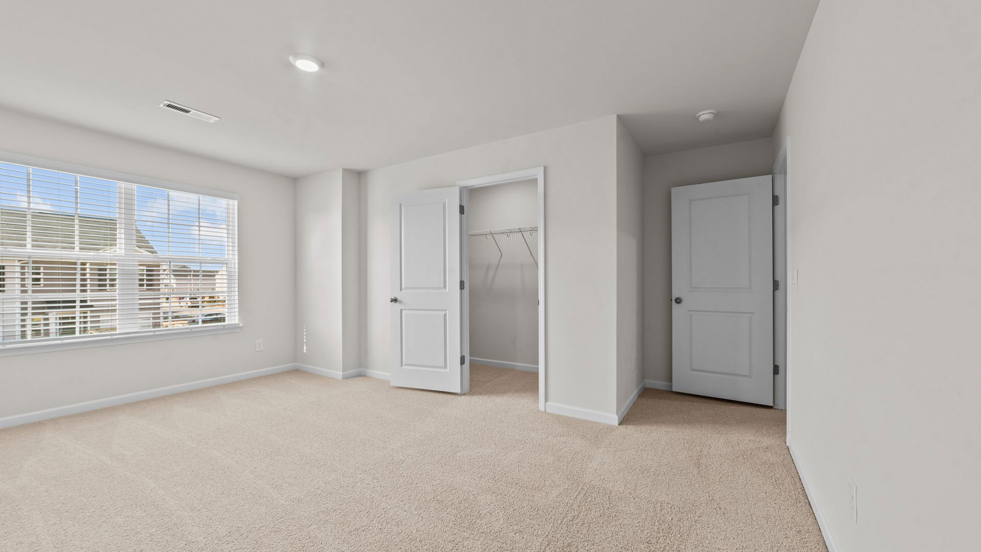 bedroom with carpet flooring