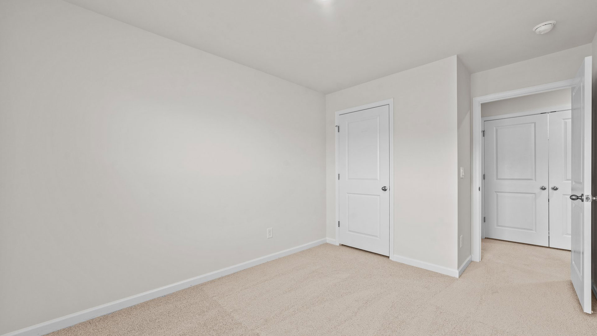 bedroom with carpet flooring