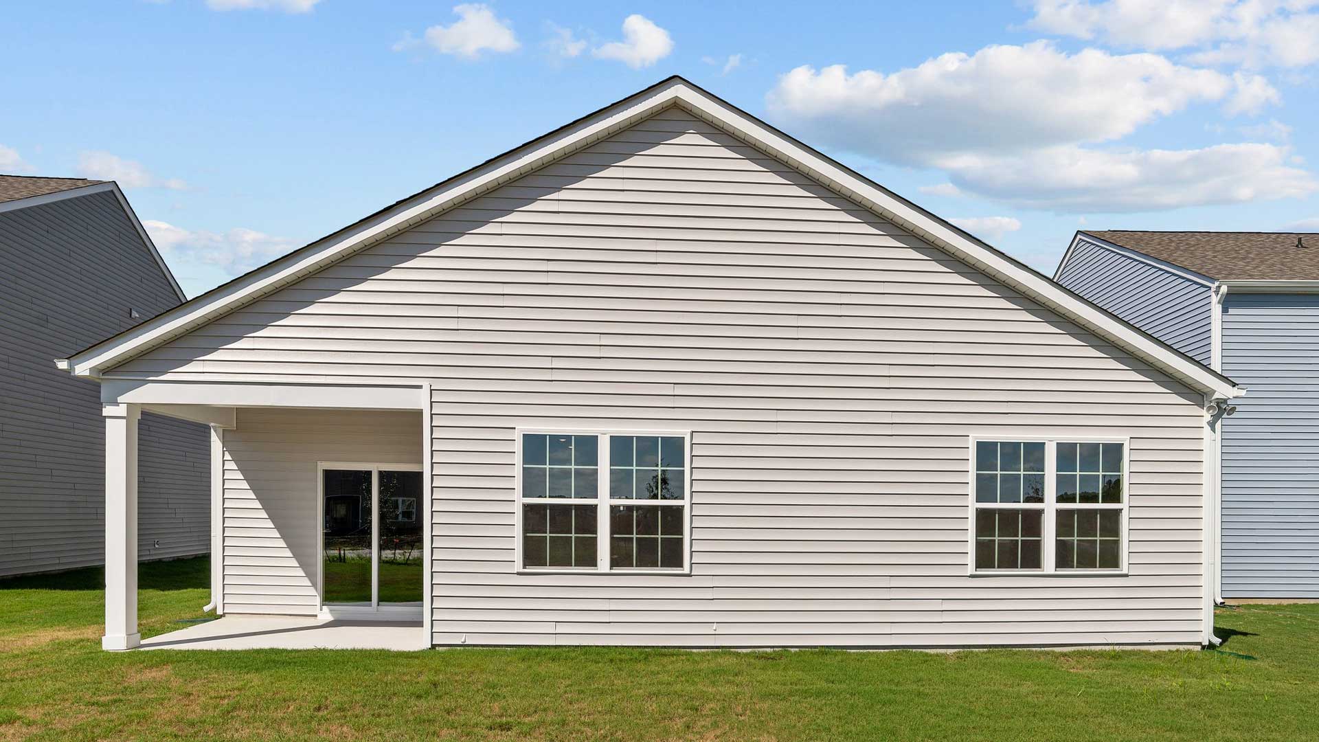 * Photos are not of actual home or interior features and are representative of floor plan only. *